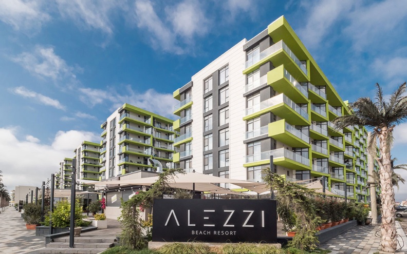 Fatada ventilata realizata cu placi din fibrociment incombustibile Cembrit, Alezzi Beach Resort Mamaia