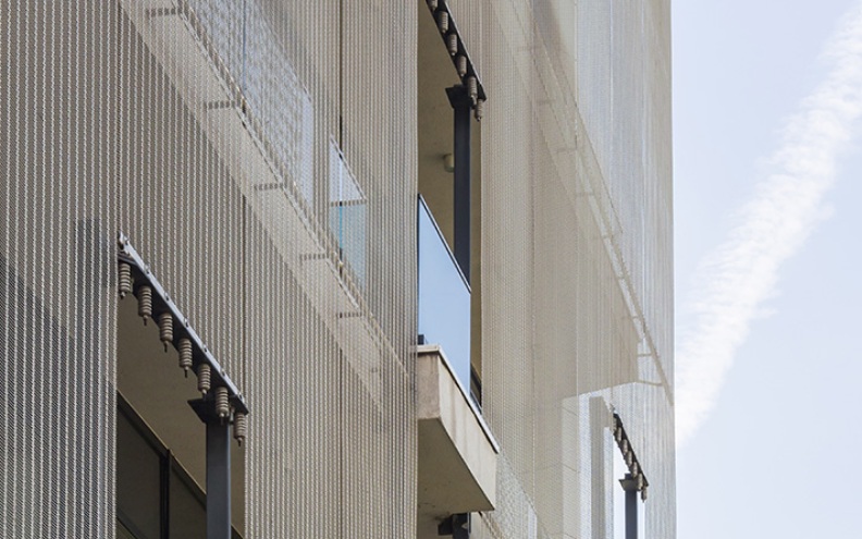 Fatada ventilata realizata cu plase din inox incombustibile Haver & Boecker, Office Poligrafiei Bucuresti