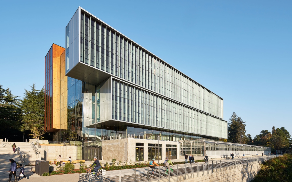 Fatada HPL cu finisaj furnir Parklex Facade Copper - Life Sciences Building